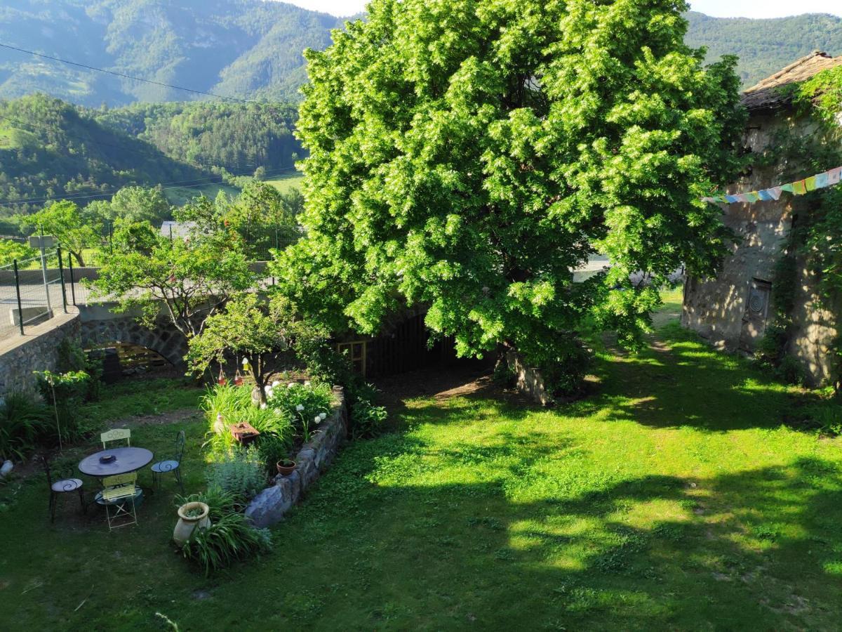 Gite La Taniere Des Alpes Bayons Exterior photo